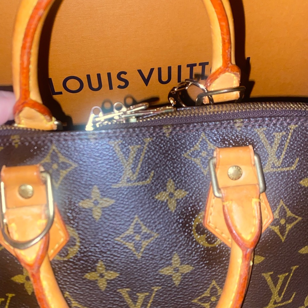 Beautiful 4 piece Alma LV - Picture 4 of 8